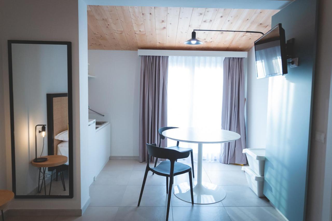 Via Siena 4 - Suites & Rooms 切齐纳的码头 外观 照片